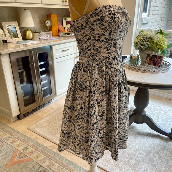 Wayf Fit and flare dress floral pattern - Picture 3 of 6